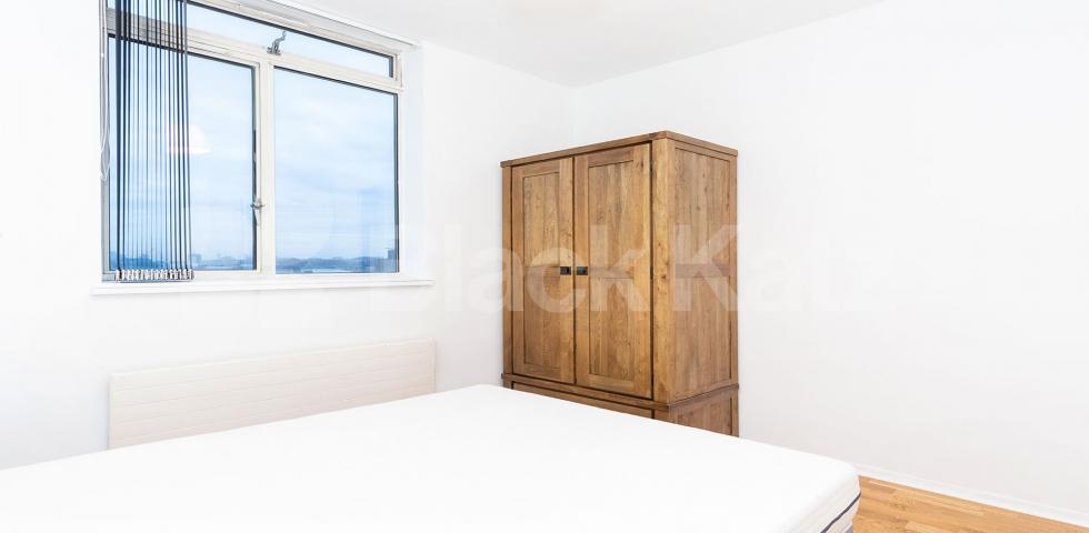 			NEWLY RENOVATED, 3 Bedroom, 1 bath, 1 reception Apartment			 Collier Street, KINGS CROSS / ISLINGTON